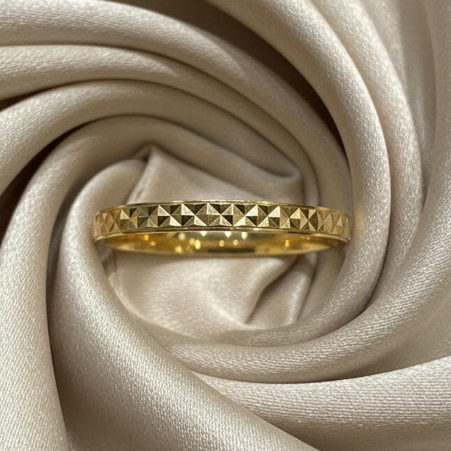 10K gold ring 1.1 grams delicate elegance comfortable weight