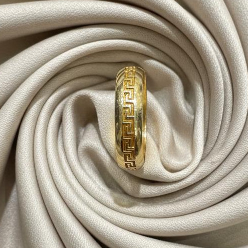 10K gold ring 2.4 grams balanced quality comfortable weight