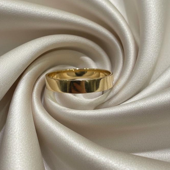 10K gold ring detail showing expert craftsmanship quality finish