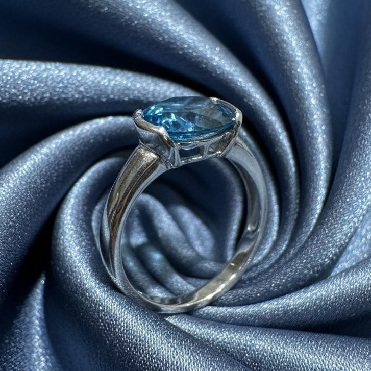 14K gold London Blue Topaz ring 2.7 carat deep rich blue color premium luxury