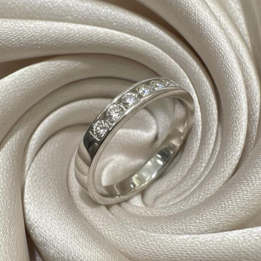 14K gold diamond ring detail showing expert setting diamond brilliance