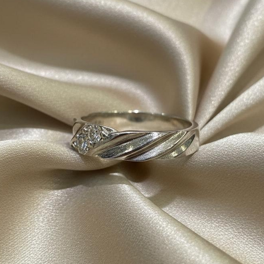 14K gold diamond ring detail showing expert setting diamond brilliance