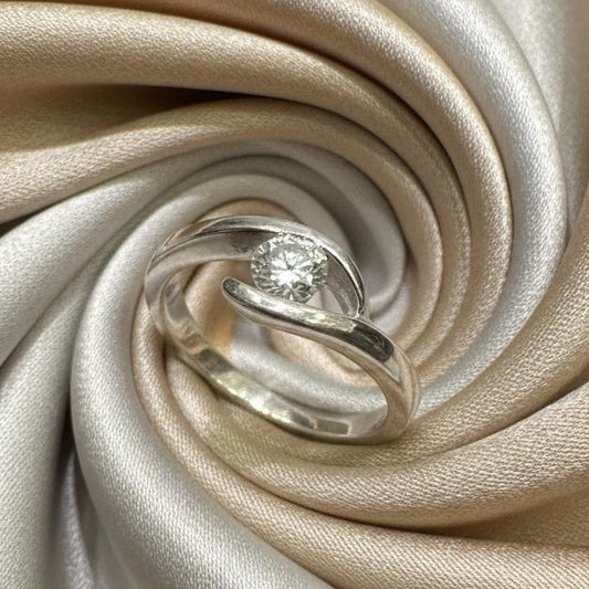 14K gold diamond ring detail showing expert setting diamond brilliance