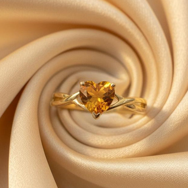 18K gold band ring detail showing smooth polished finish expert craftsmanship