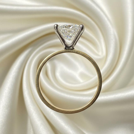 18K gold diamond ring 1.07CT detail showing expert setting and diamond brilliance