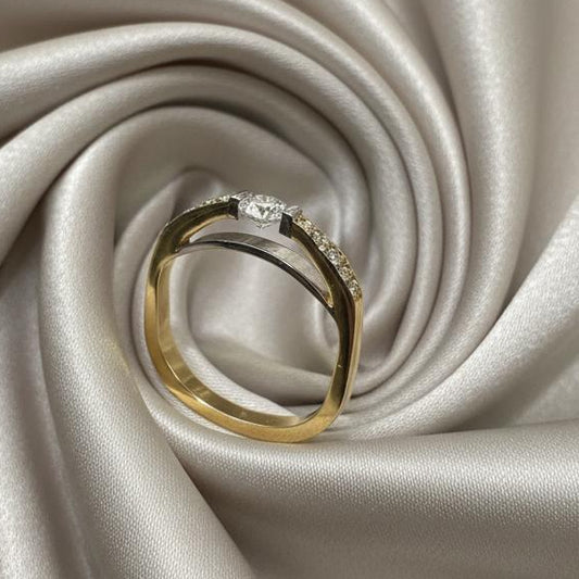18K gold diamond ring detail showing expert setting diamond brilliance exquisite craftsmanship