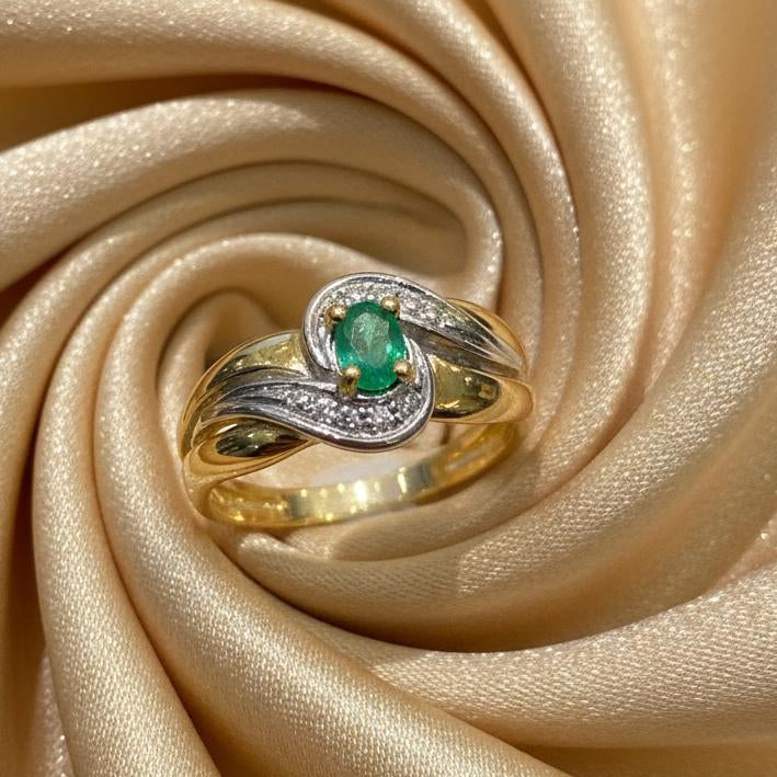 18K gold emerald and diamond ring detail showing expert setting vivid emerald and brilliant diamonds