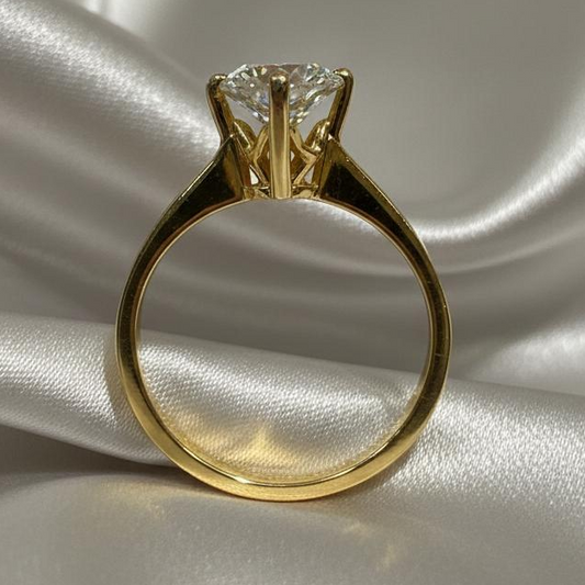 18K gold lab-grown diamond ring detail showing expert setting certified diamond brilliance