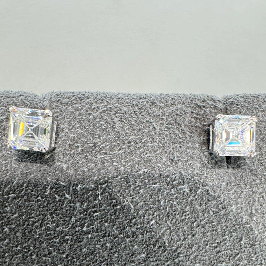 Pendientes de moissanita cuadrados de 4 mm en plata de ley rodiada (E0344SMS-4 mm)