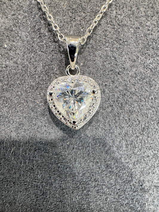Sterling silver heart pendant with moissanite 1ct