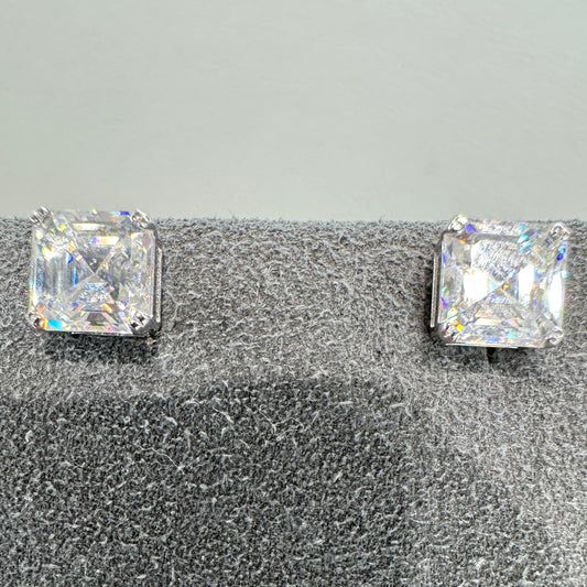 Pendientes de moissanita cuadrados de 6 mm en plata de ley rodiada (E0344SMS-6 mm)