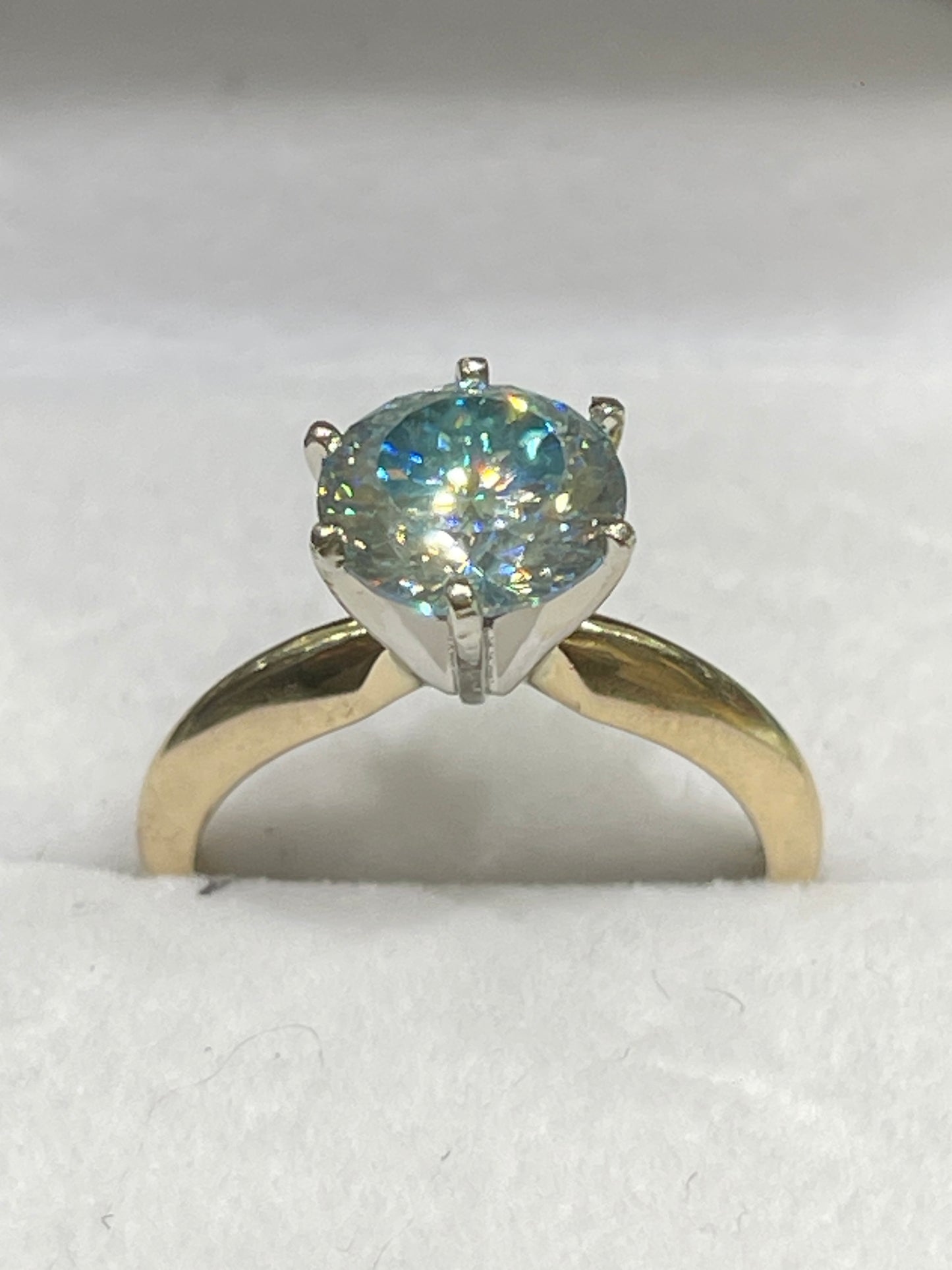 Blue Moissanite 10k 3g / 2.04ct