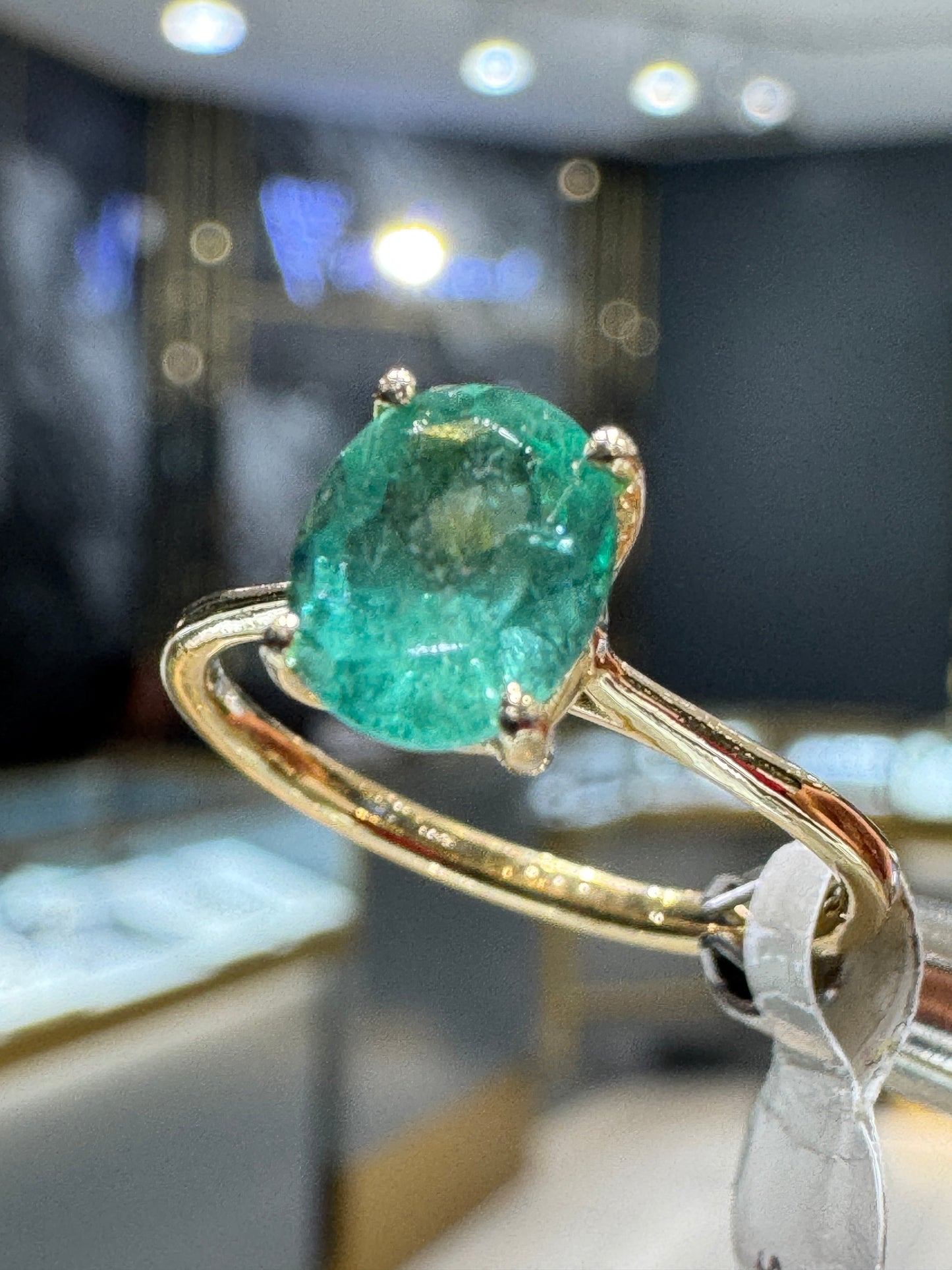 Colombian Emerald .95ct ring 18k gold 2.1 g / Bijouterie Del Moral