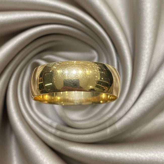 10K gold ring detail showing expert craftsmanship polished finish