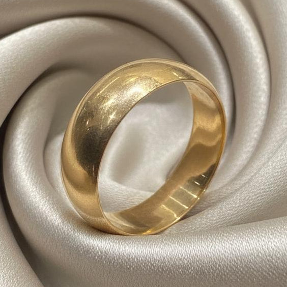 10K gold ring 1.6 grams refined elegance comfortable weight