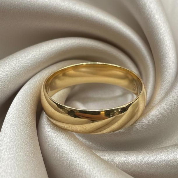 10K gold ring detail showing expert craftsmanship quality finish
