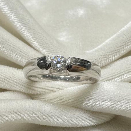 10K gold lab diamond ring 0.12CT center stone ethical sustainable delicate sparkle