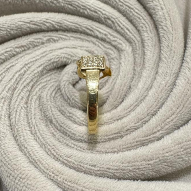 10K gold moissanite ring detail showing moissanite sparkle expert craftsmanship