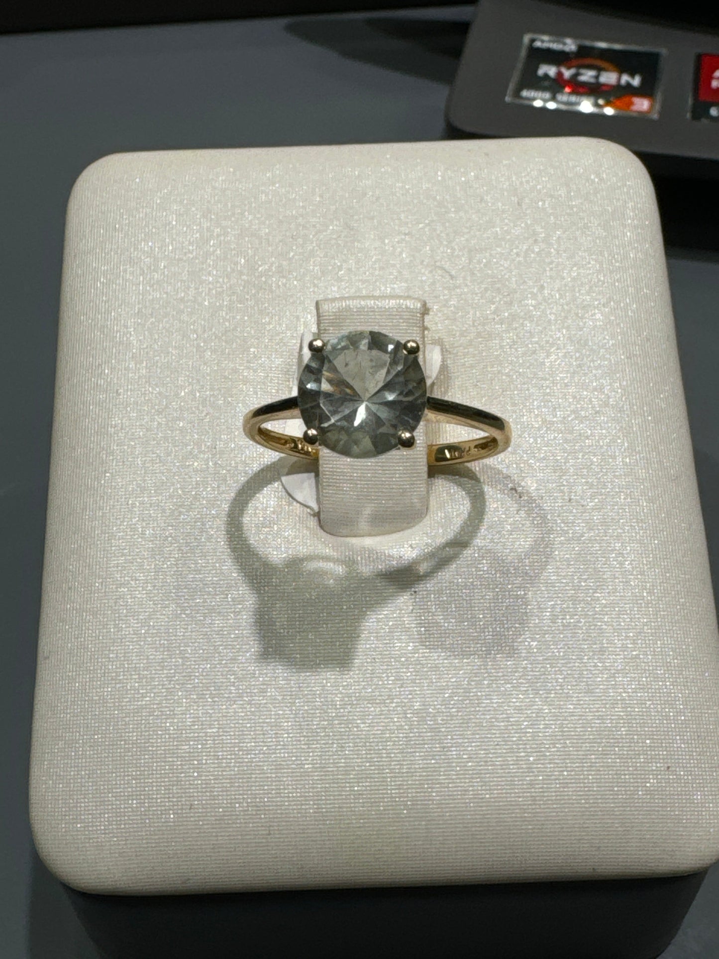 14K Gold Ring with Aquamarine Style Stone 1.86g Ring