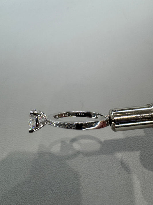 Sterling silver ring with moissanite (model: AZ014-J)