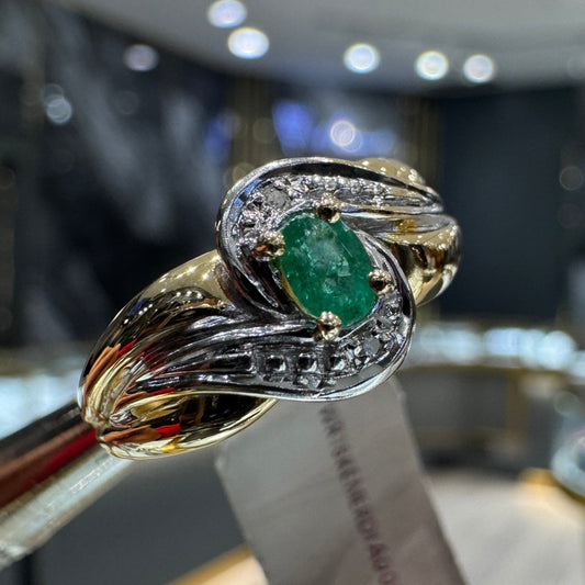 Emerald .20ct & .02 Diamonds - 18k Gold Ring / Bijouterie Del Moral / Brossard