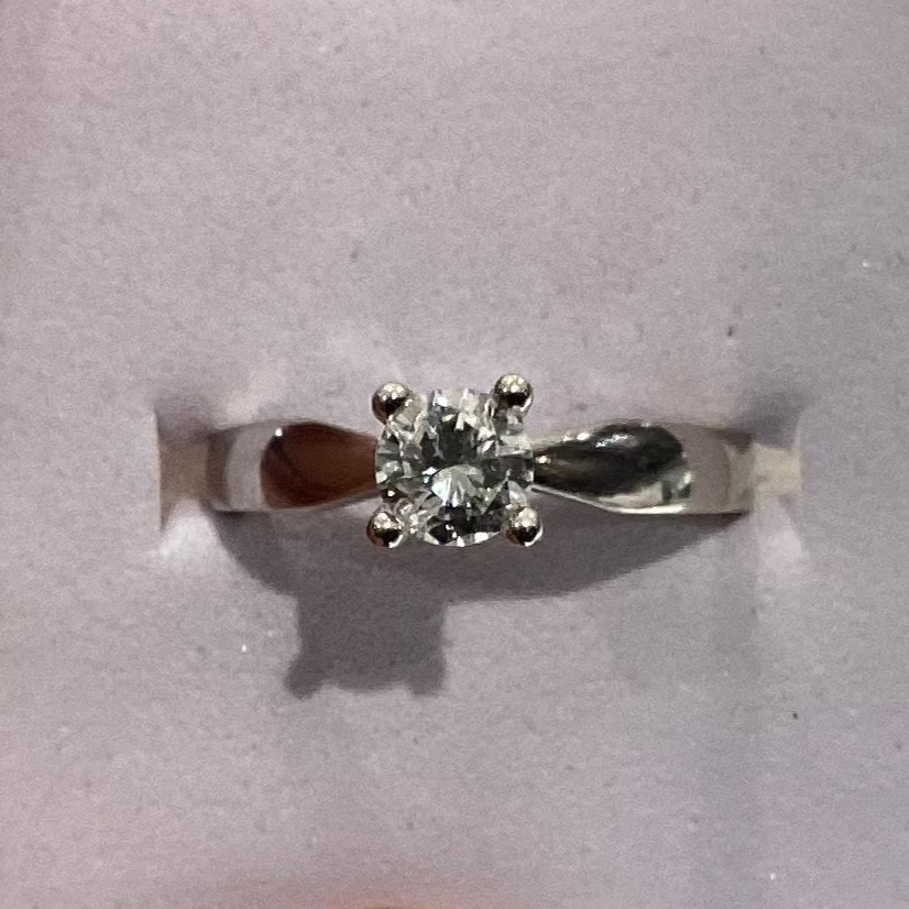 10K W Gold Diamond Ring 2g diamond ring