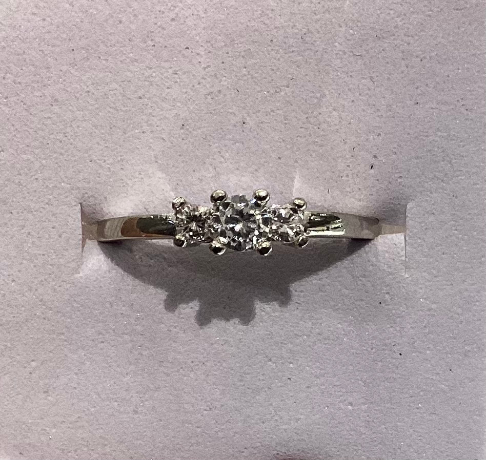 10K W Gold Women’s Lab Diamond Ring 1.8g.25CT diamond ring