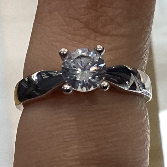 10K W Gold Women’s Ring 2.53g