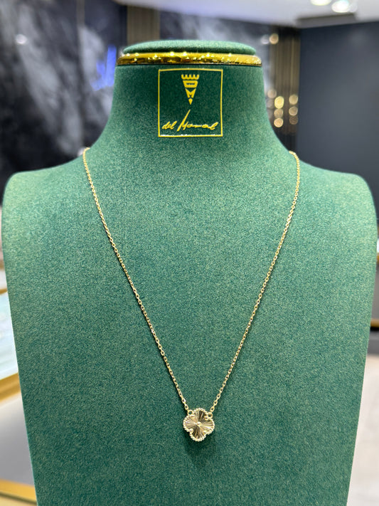 Collier trèfle en or jaune 10 carats taille diamant