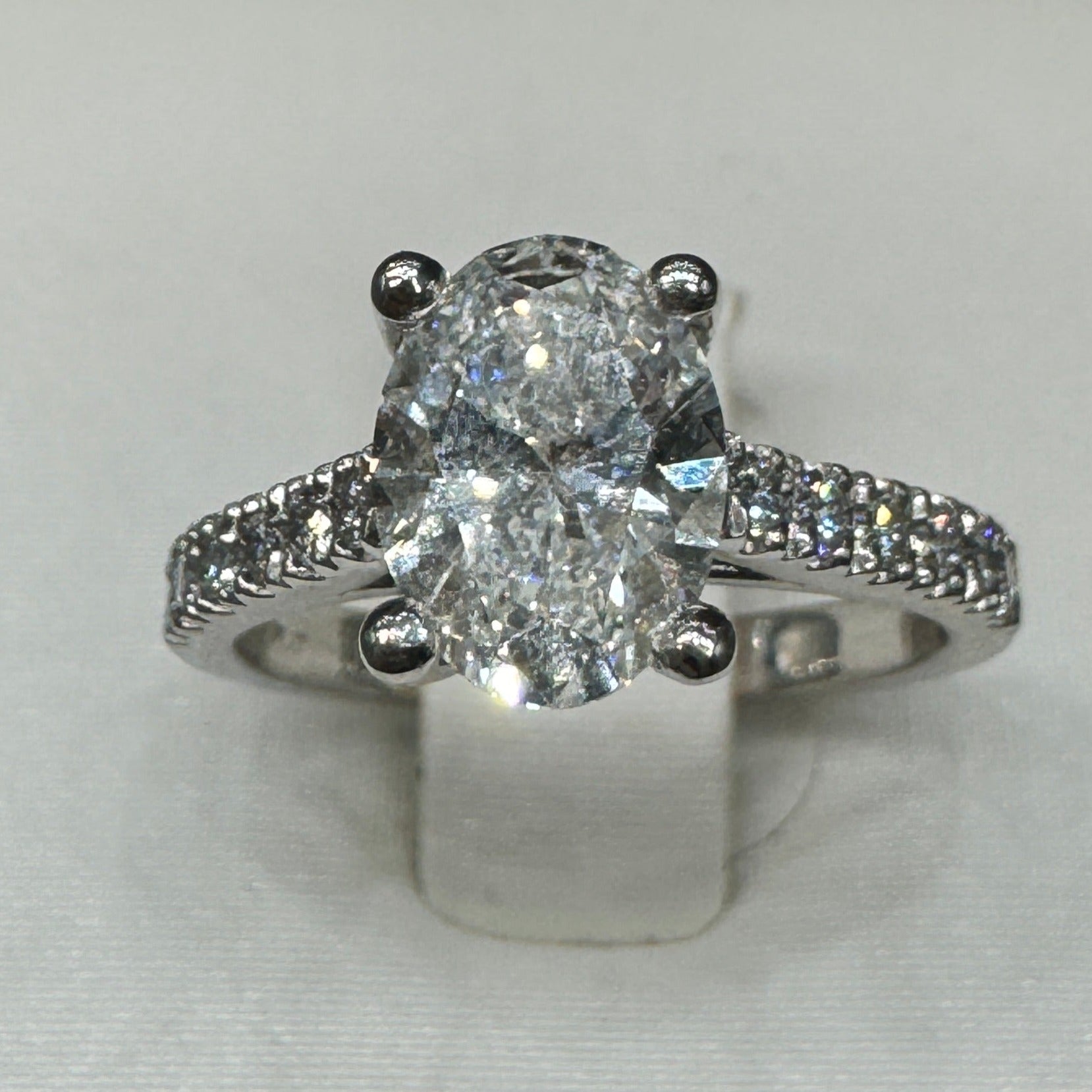 PLATINIUM W Diamond Ring 2.24CT VS1 E / Bijouterie Del Moral / Brossard-1730