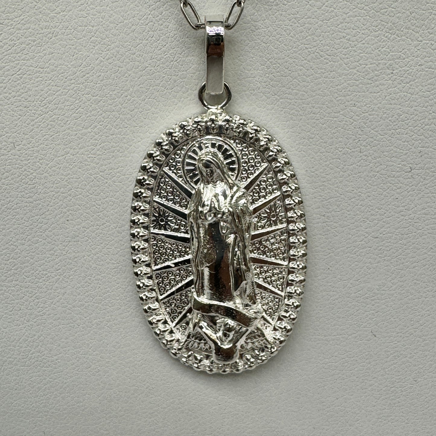 Pendant Necklace Virgin Mary sterling silver .925 / Bijouterie Del Moral