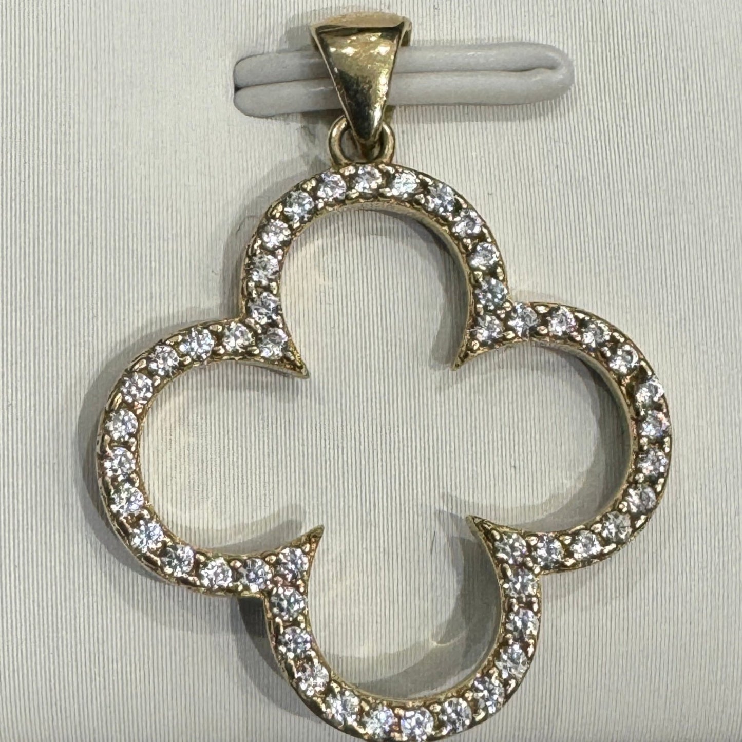 Pendant clover in gold 10K 1.93g + Zirconia