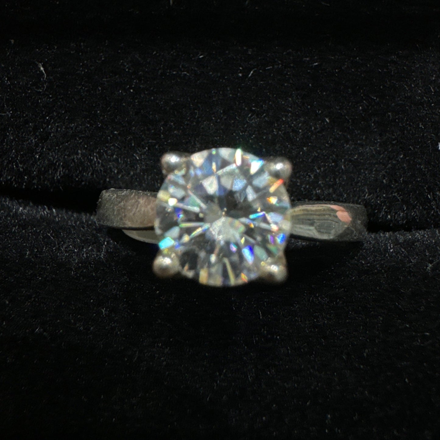 Silver Ring .925 Solitairy & Round Moissanite