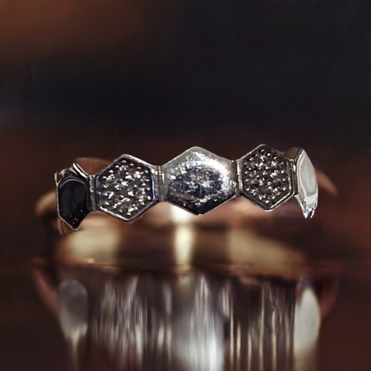 10K W Gold Women’s Ring 1.69g