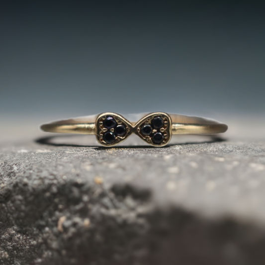 10K Yellow Gold Ring with Black Zirconia - 0.84g - Free Sizing