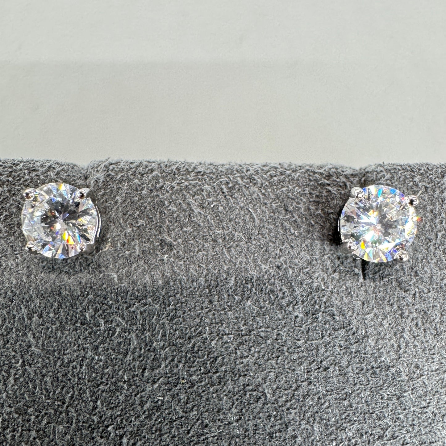 Boucles d'oreilles puces en moissanite de 5 mm, argent sterling plaqué rhodium MJJVG-E002SMS-5mm