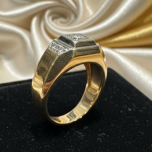 10K gold diamond ring 0.25CT detail showing expert setting and diamond brilliance
