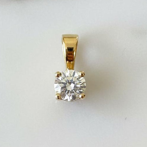 10K gold diamond solitaire pendant 0.17 carat round natural diamond classic elegance luxury
