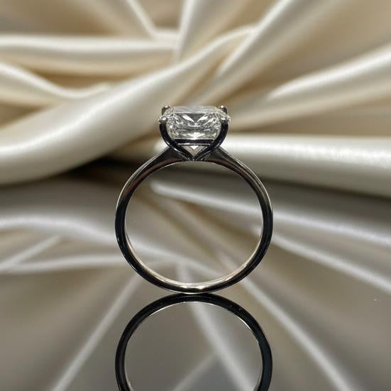 10K gold moissanite ring 2.5CT detail showing expert setting extraordinary fire and sparkle
