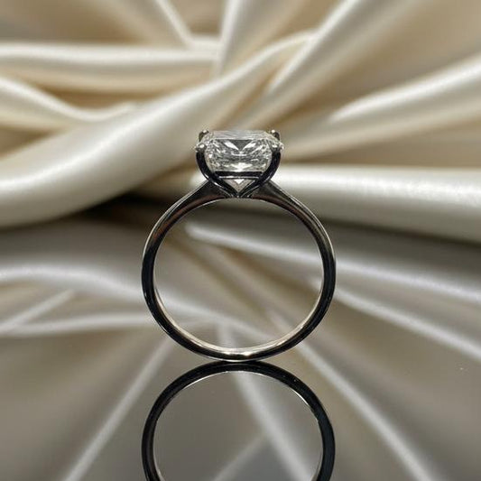 10K gold moissanite ring 2.5CT detail showing expert setting extraordinary fire and sparkle
