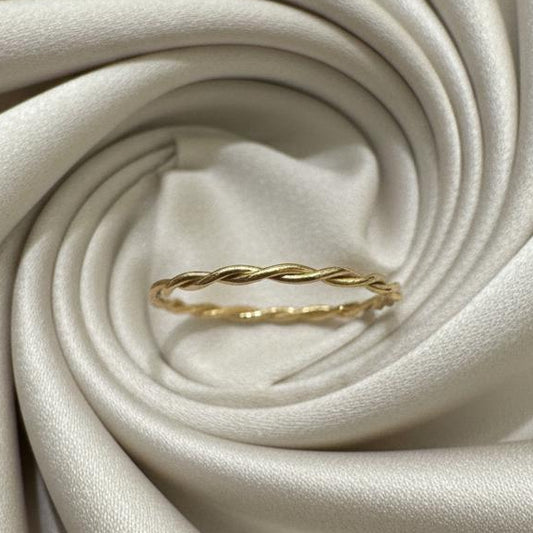 10K gold ring 0.6 grams ultra-delicate elegance feather-light comfort

