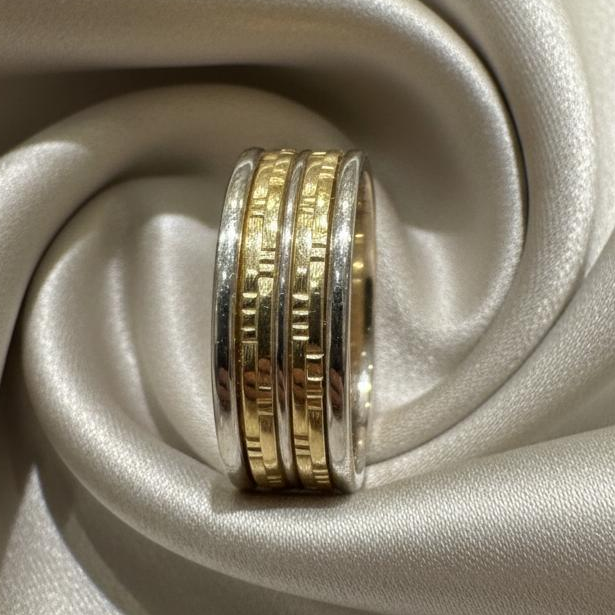 10K gold ring detail showing expert craftsmanship quality finish
