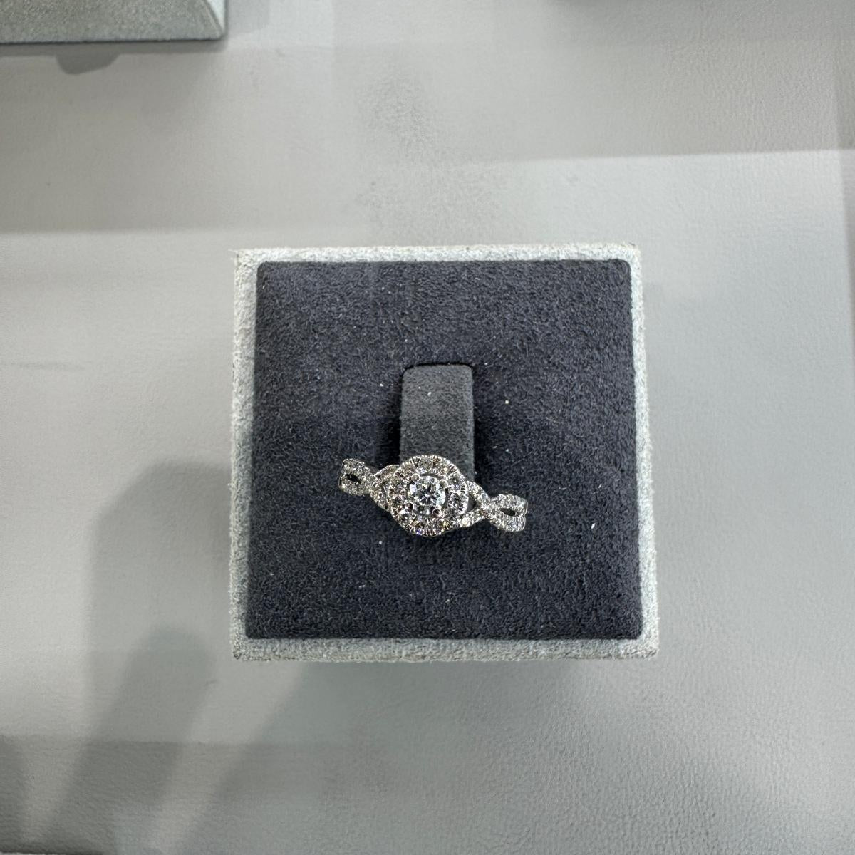 14K gold natural diamond ring 0.14CT center stone elegant sparkle authentic brilliance