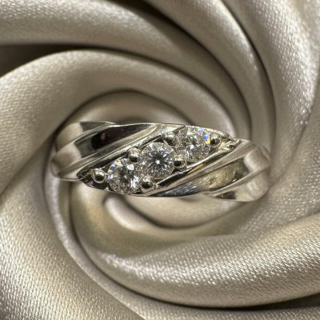 14K gold diamond ring 0.24 carat refined elegance delicate sparkle
