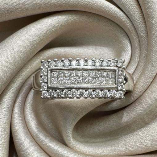 14K gold diamond ring 0.7 carat breathtaking elegance brilliant sparkle
