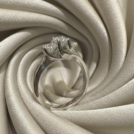 14K gold diamond ring 1.22 carat extraordinary elegance brilliant sparkle
