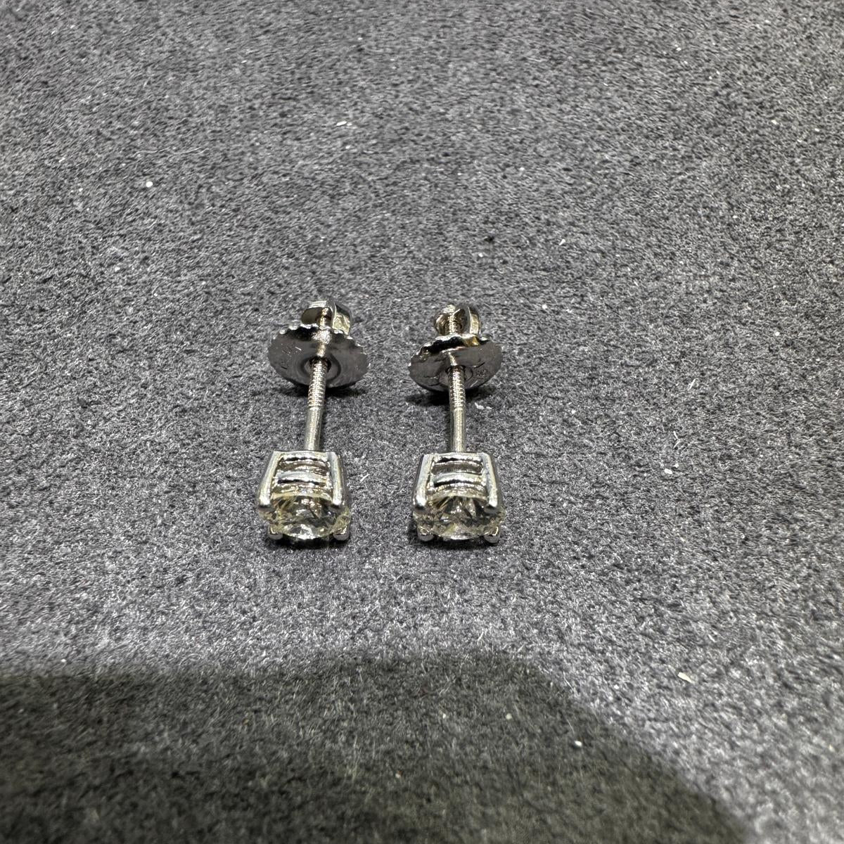 14K gold diamond stud earrings 0.90CT detail showing natural diamond expert setting sparkle
