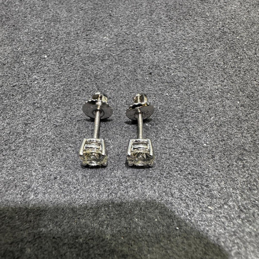 14K gold diamond stud earrings 0.90CT detail showing natural diamond expert setting sparkle
