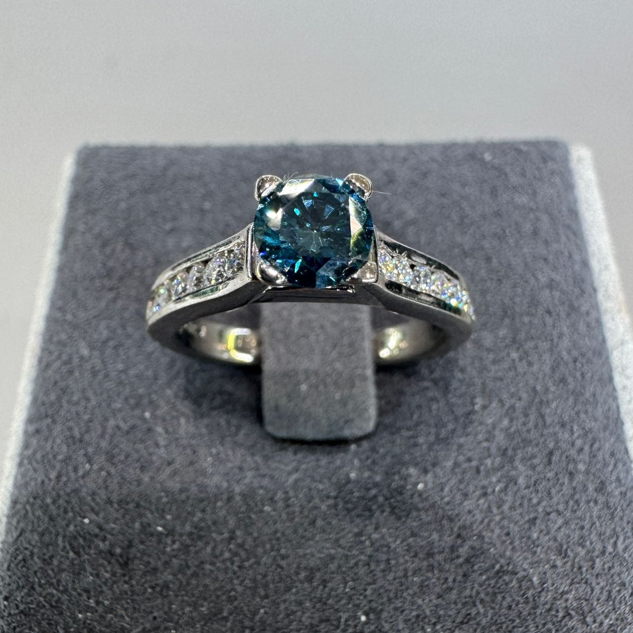 14K gold lab-grown diamond ring 0.8 carat near-carat ethical luxury brilliant sparkle
