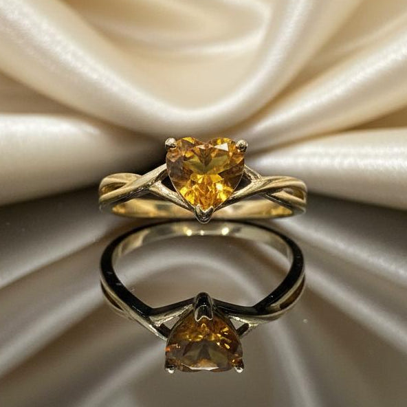 18K gold band ring timeless luxury pure gold warm tone minimalist elegant
